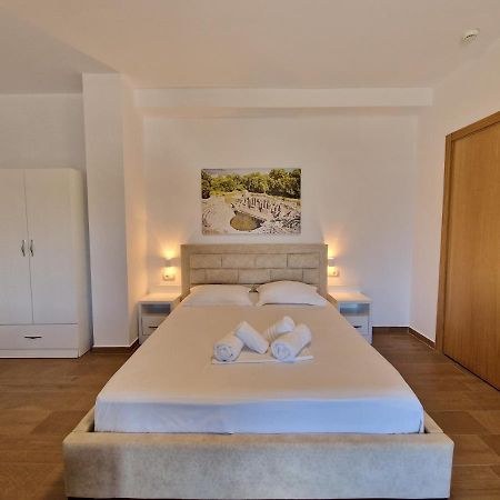 Hotel Queen Margaret Seaside Ksamil Ngoại thất bức ảnh