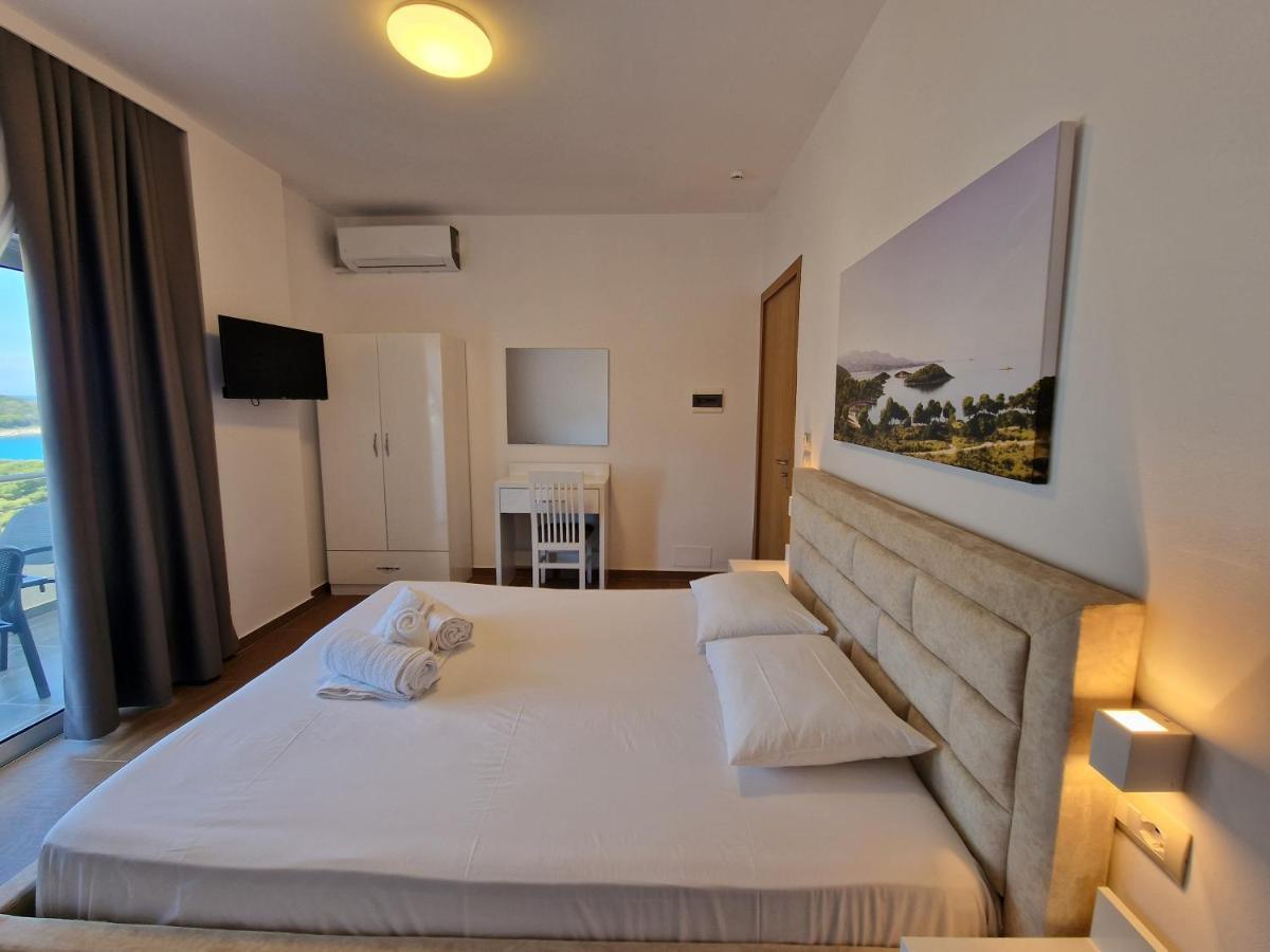 Hotel Queen Margaret Seaside Ksamil Ngoại thất bức ảnh