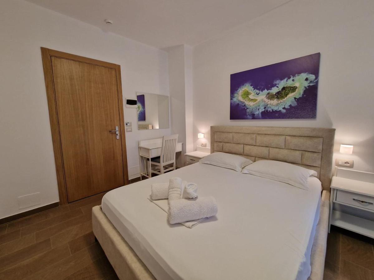 Hotel Queen Margaret Seaside Ksamil Ngoại thất bức ảnh