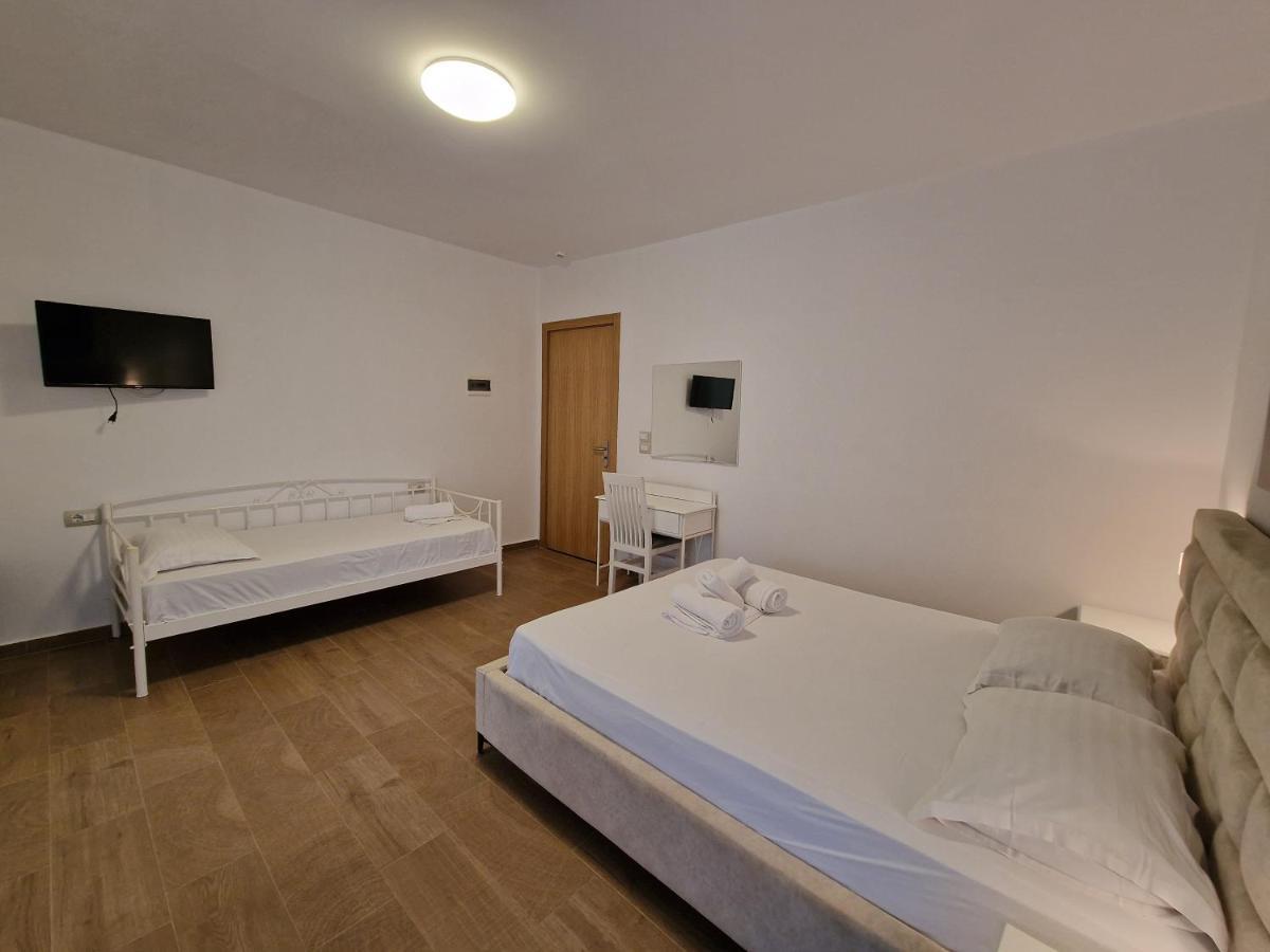 Hotel Queen Margaret Seaside Ksamil Ngoại thất bức ảnh