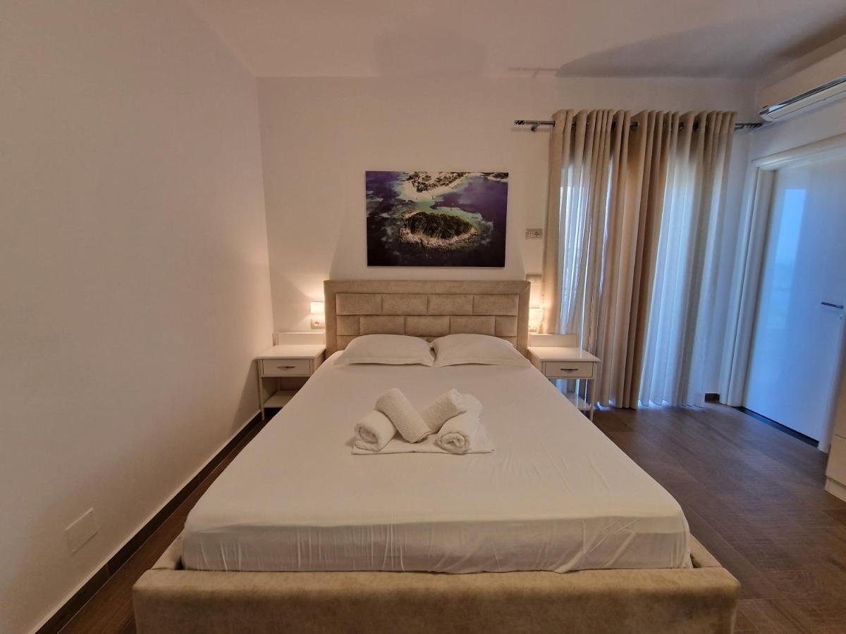 Hotel Queen Margaret Seaside Ksamil Ngoại thất bức ảnh