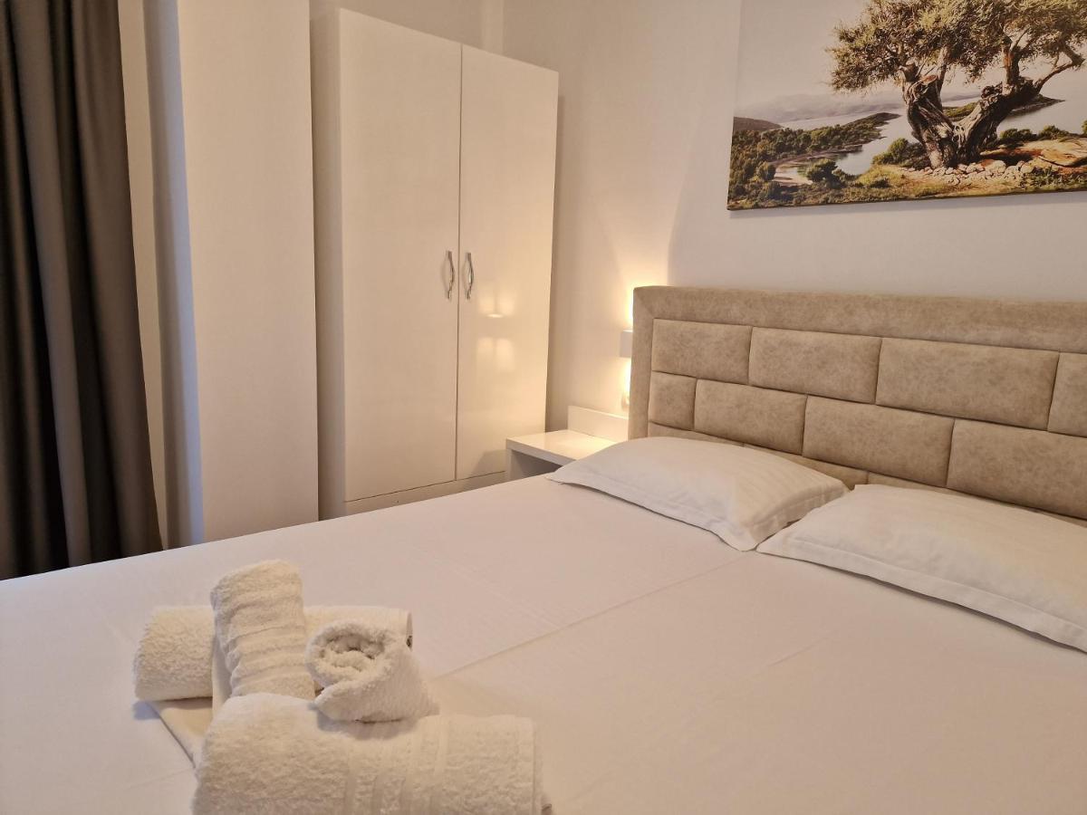 Hotel Queen Margaret Seaside Ksamil Ngoại thất bức ảnh