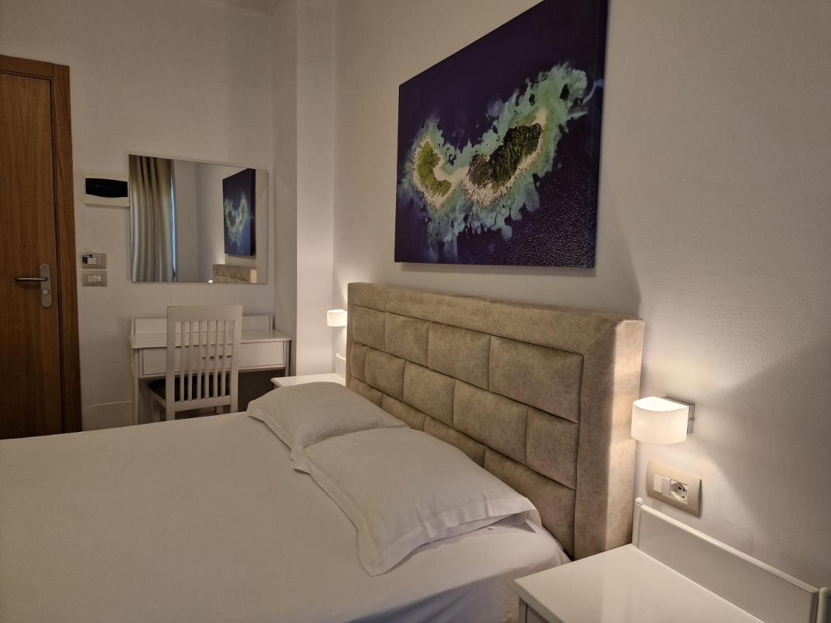 Hotel Queen Margaret Seaside Ksamil Ngoại thất bức ảnh
