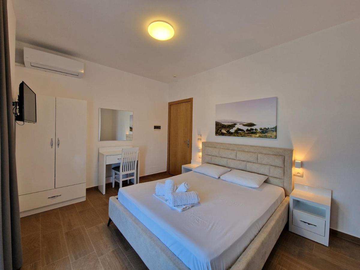 Hotel Queen Margaret Seaside Ksamil Ngoại thất bức ảnh
