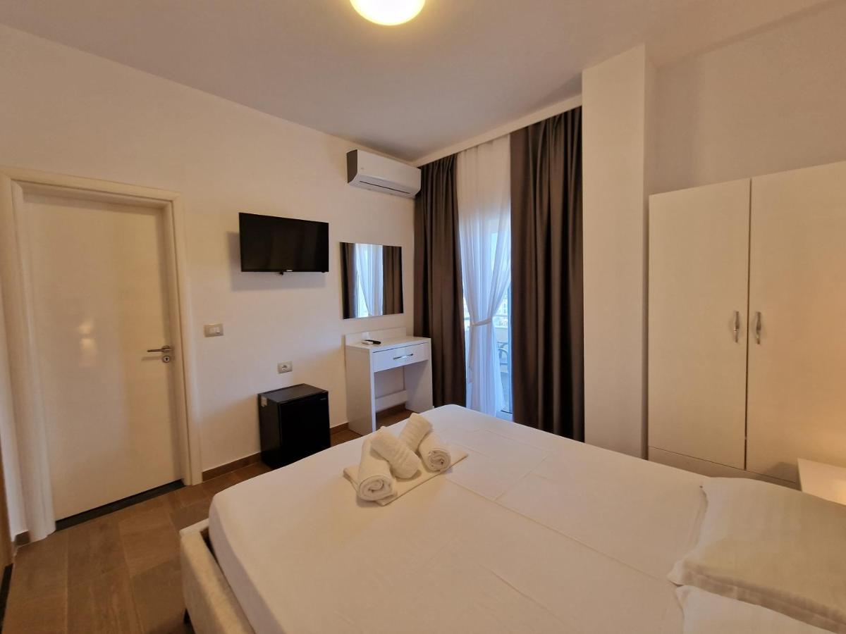 Hotel Queen Margaret Seaside Ksamil Ngoại thất bức ảnh