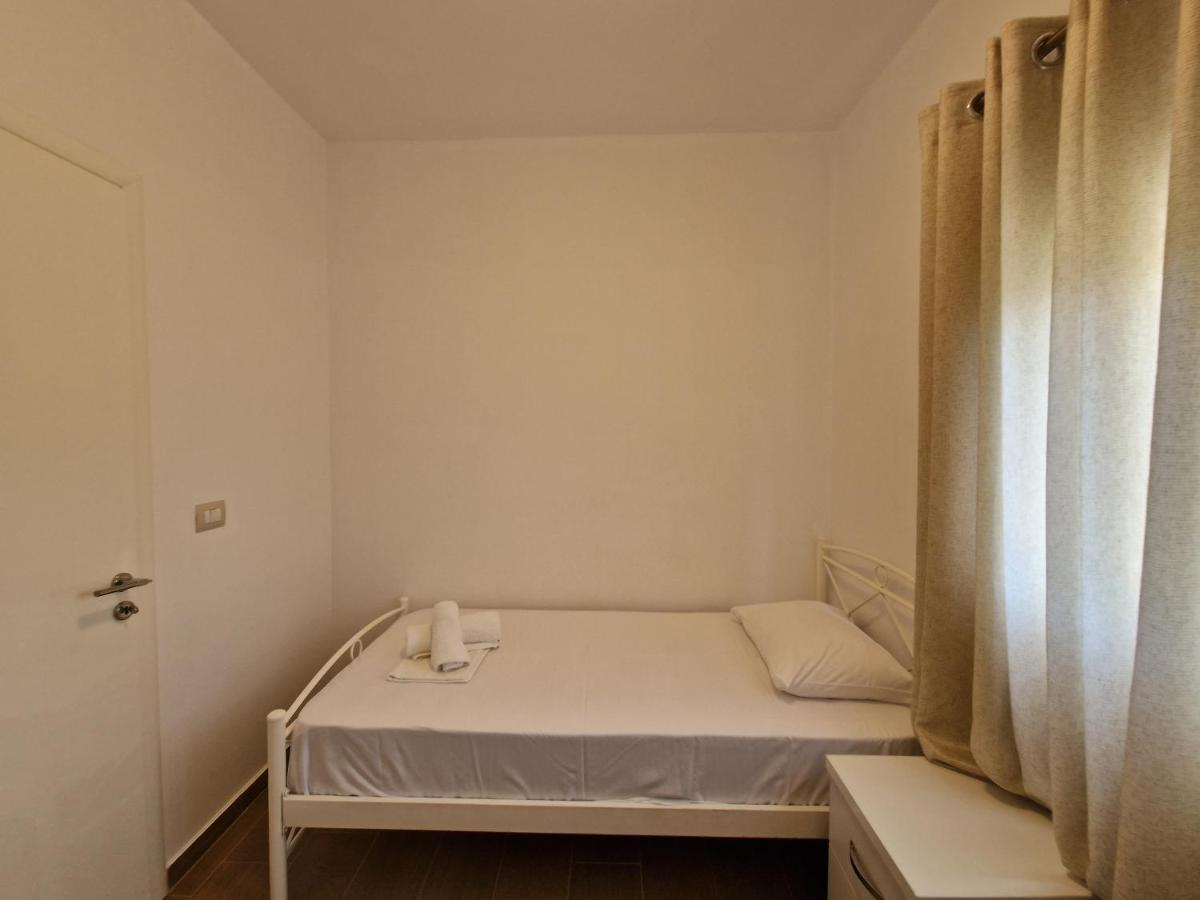 Hotel Queen Margaret Seaside Ksamil Ngoại thất bức ảnh