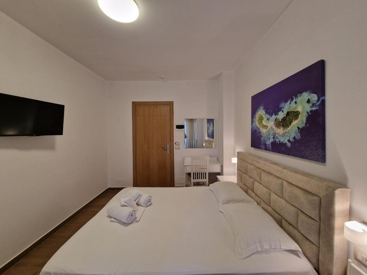 Hotel Queen Margaret Seaside Ksamil Ngoại thất bức ảnh