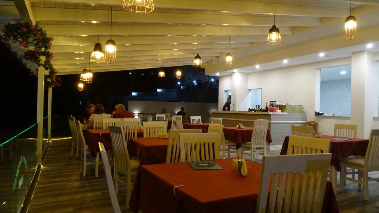 Hotel Queen Margaret Seaside Ksamil Ngoại thất bức ảnh