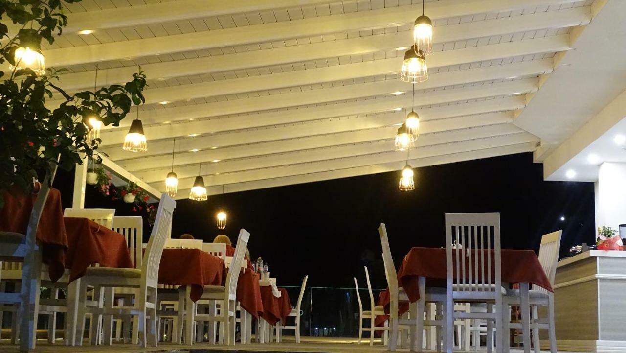 Hotel Queen Margaret Seaside Ksamil Ngoại thất bức ảnh